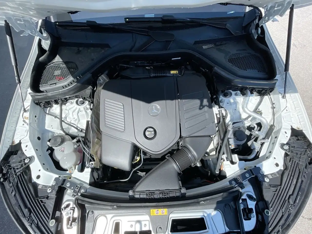 Mercedes-Benz GLC снимка Mercedes-Benz GLC