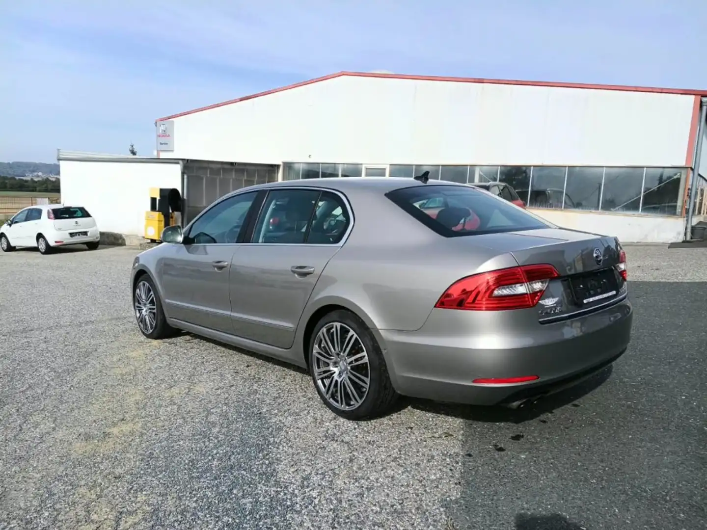 Skoda Superb Elegance Automatik Beige - 2