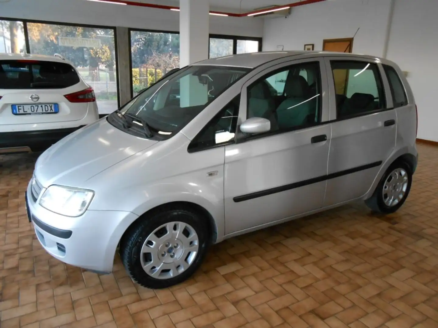Fiat Idea 1.3 Multijet 16V 70 CV ok Neopat. Stříbrná - 1
