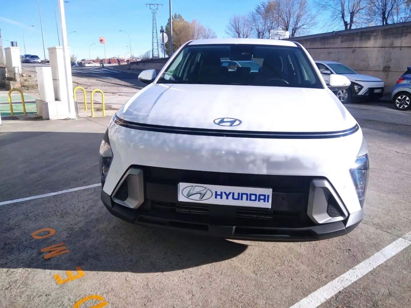 Hyundai KONA 1.0 TGDI Maxx 4x2 Blanco - 2