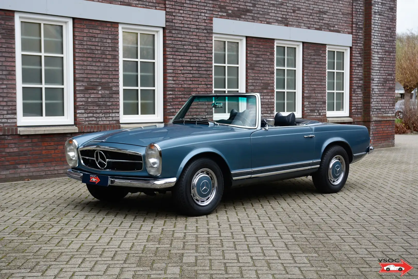 Mercedes-Benz SL 280 Pagoda - Superb, restored by Mercedes specialist Bleu - 1