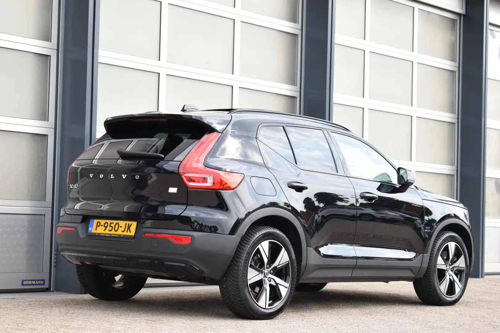 Volvo XC40 1.5 T5 Recharge R-Design Panodak | Trekhaak | Orig Zwart - 2