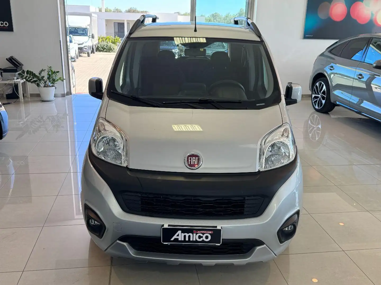 Fiat Qubo 1.3 MJT 95 CV S&S Trekking 2020 Grijs - 2