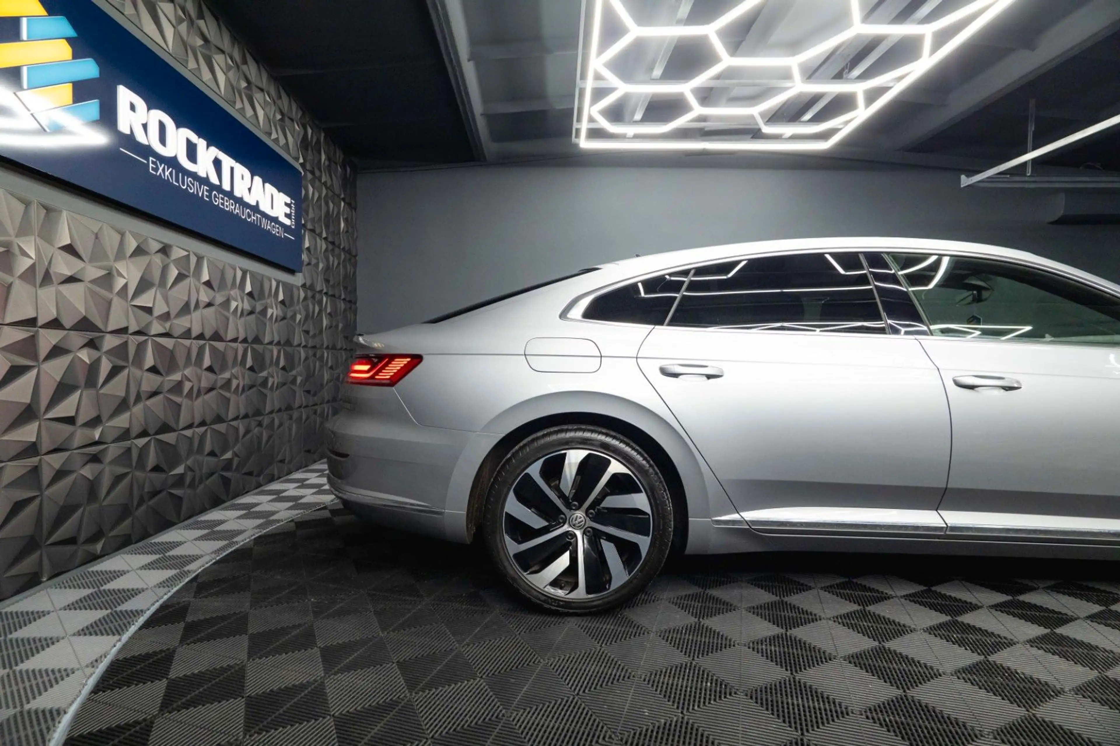 Volkswagen Arteon R-Line+ | ACC | Massage | LED | 19 Zoll — photo 9