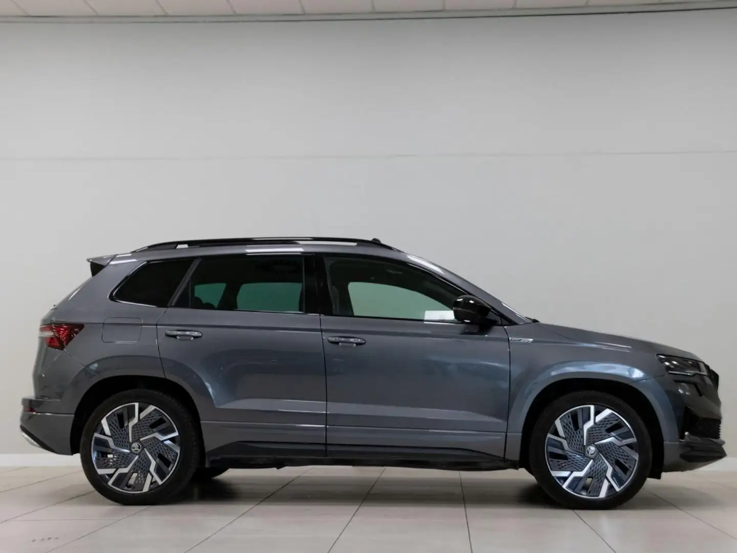 Skoda Karoq 2.0 TSI Sportline ACT 4x4 DSG 140KW Gris - 2