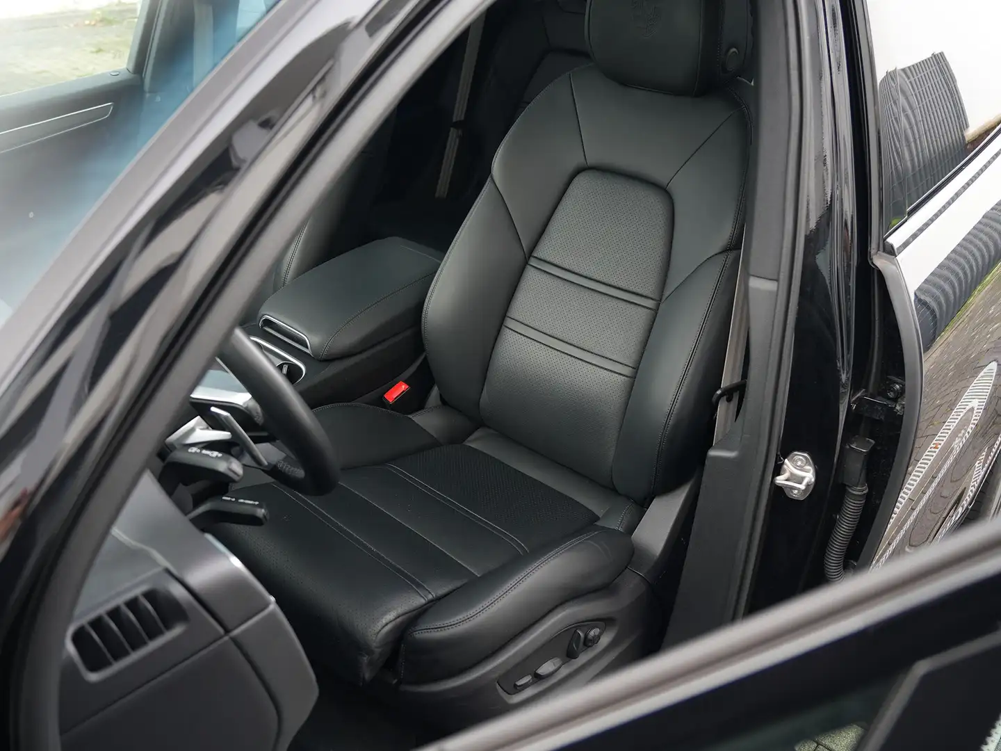 Porsche Cayenne CAYENNE PLATINUM-LUFTF.-PANO-HEAD UP-BOSE-21"RS Schwarz - 2