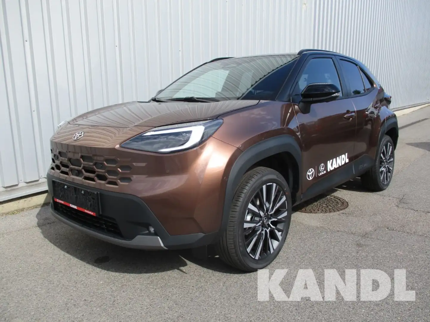 Toyota Yaris Cross 1.5 E FWD Lounge ACC+LED+Navi+SHZ+LM Braun - 1