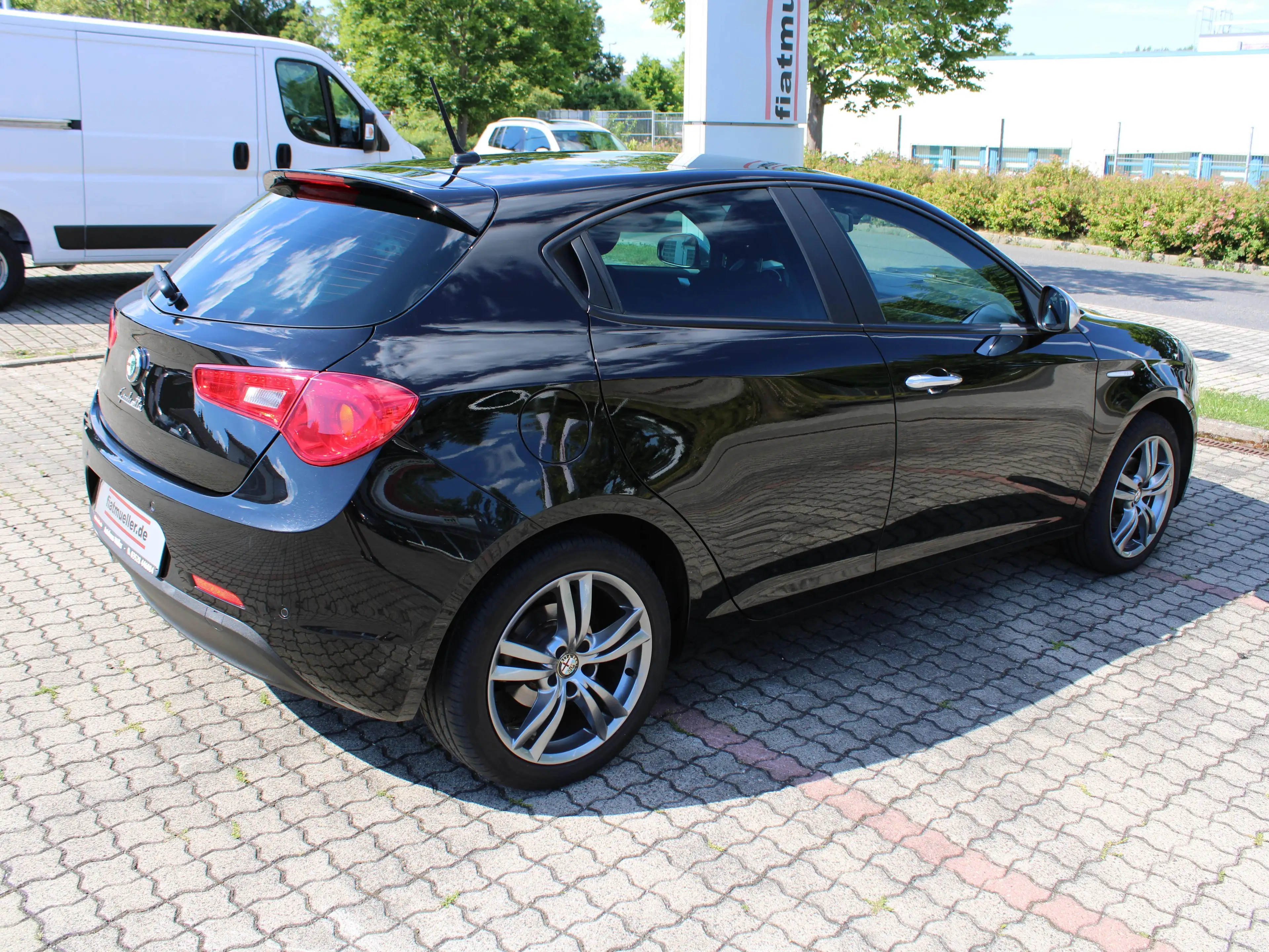 Alfa Romeo Giulietta Klima, LM-Räder, Bluetooth, USB, Parksensoren, ZV mit Funk — photo 3