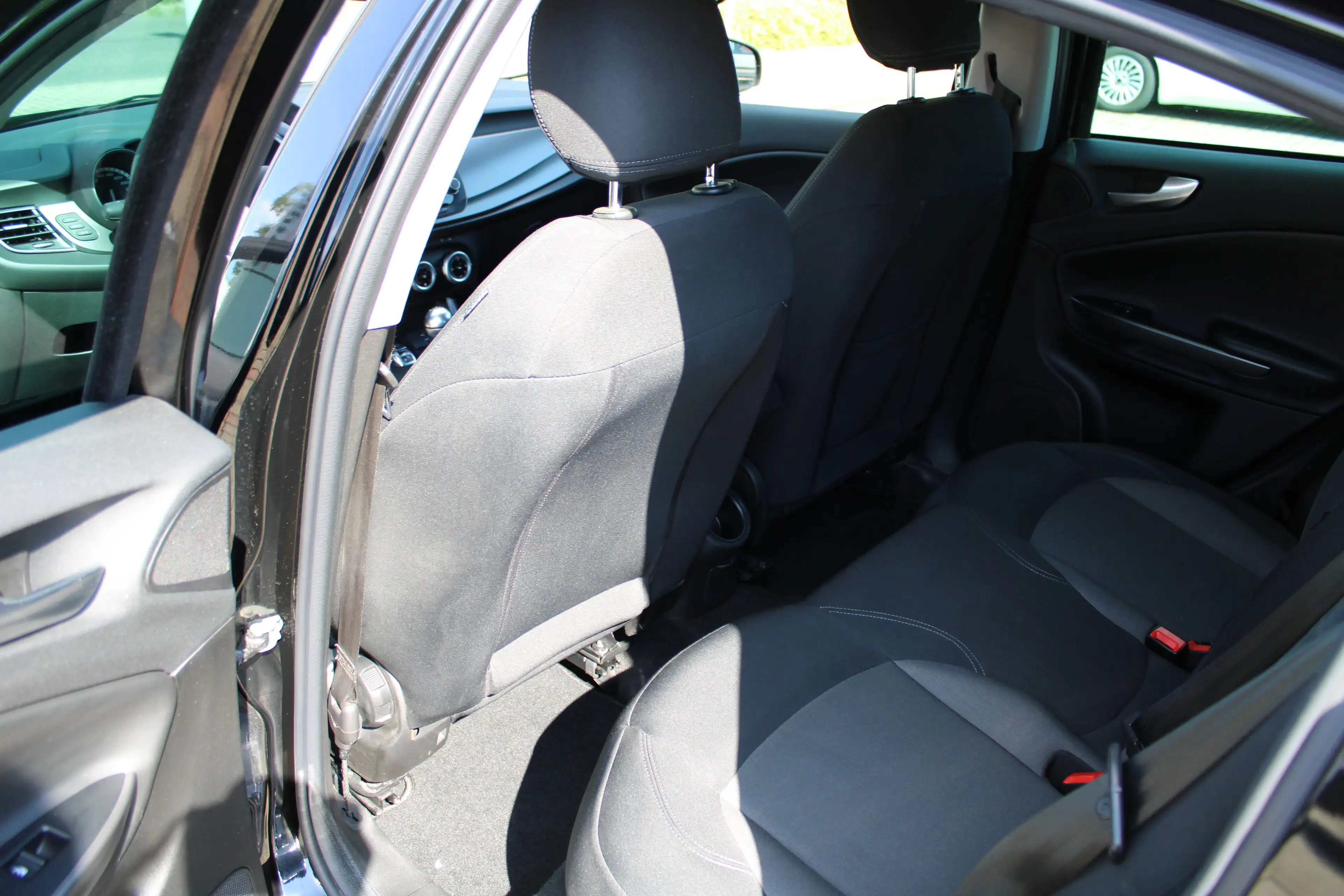 Alfa Romeo Giulietta Klima, LM-Räder, Bluetooth, USB, Parksensoren, ZV mit Funk — photo 8