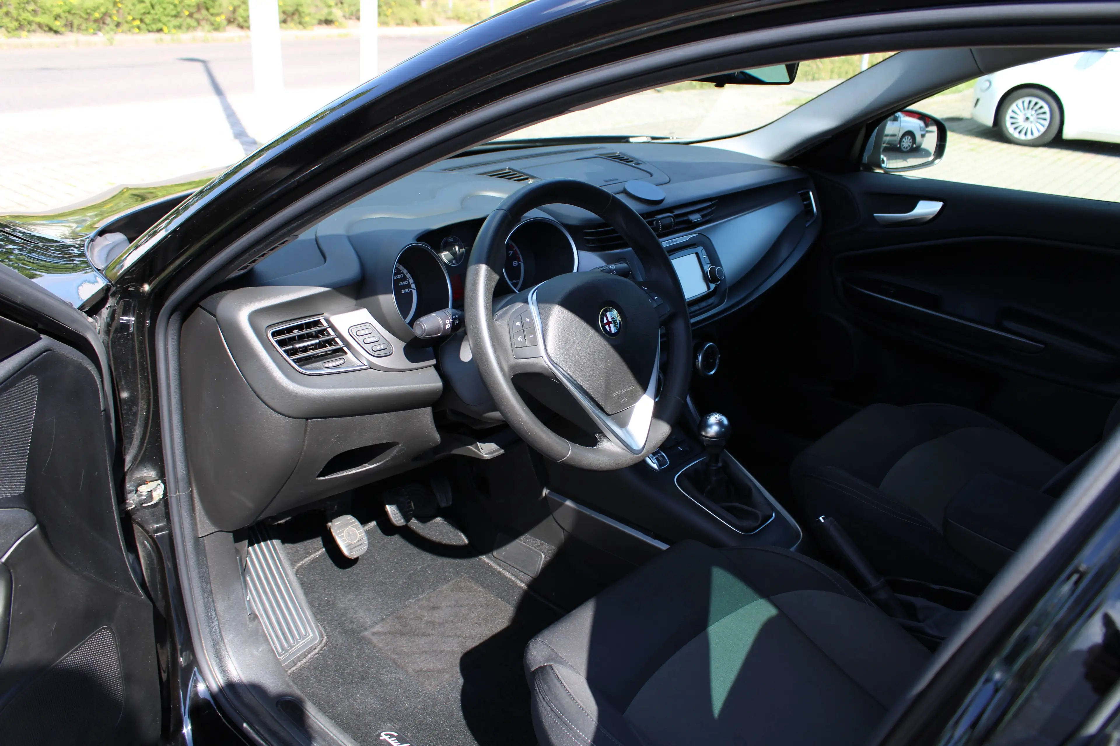 Alfa Romeo Giulietta Klima, LM-Räder, Bluetooth, USB, Parksensoren, ZV mit Funk — photo 5