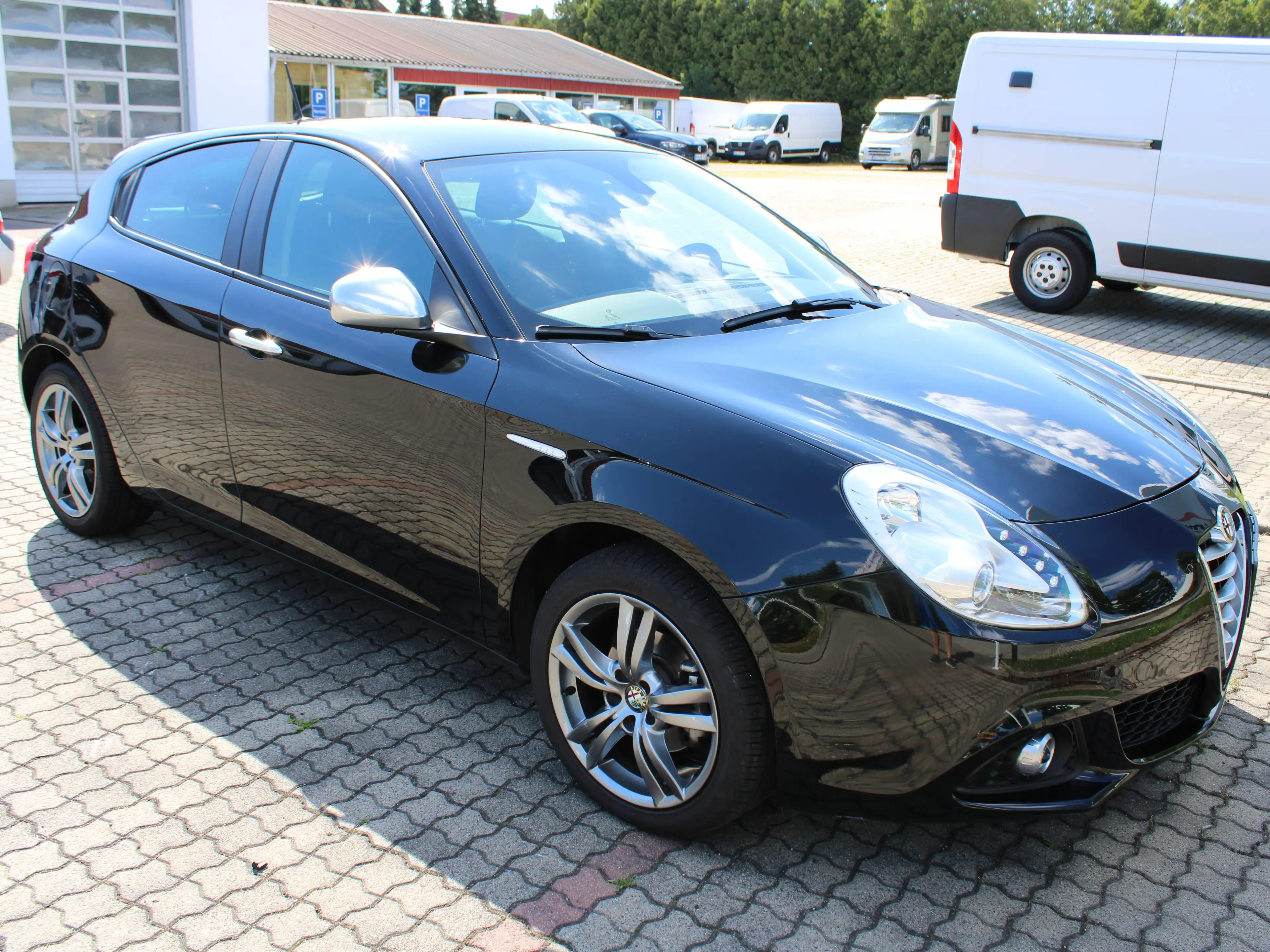 Alfa Romeo Giulietta Klima, LM-Räder, Bluetooth, USB, Parksensoren, ZV mit Funk — photo 4