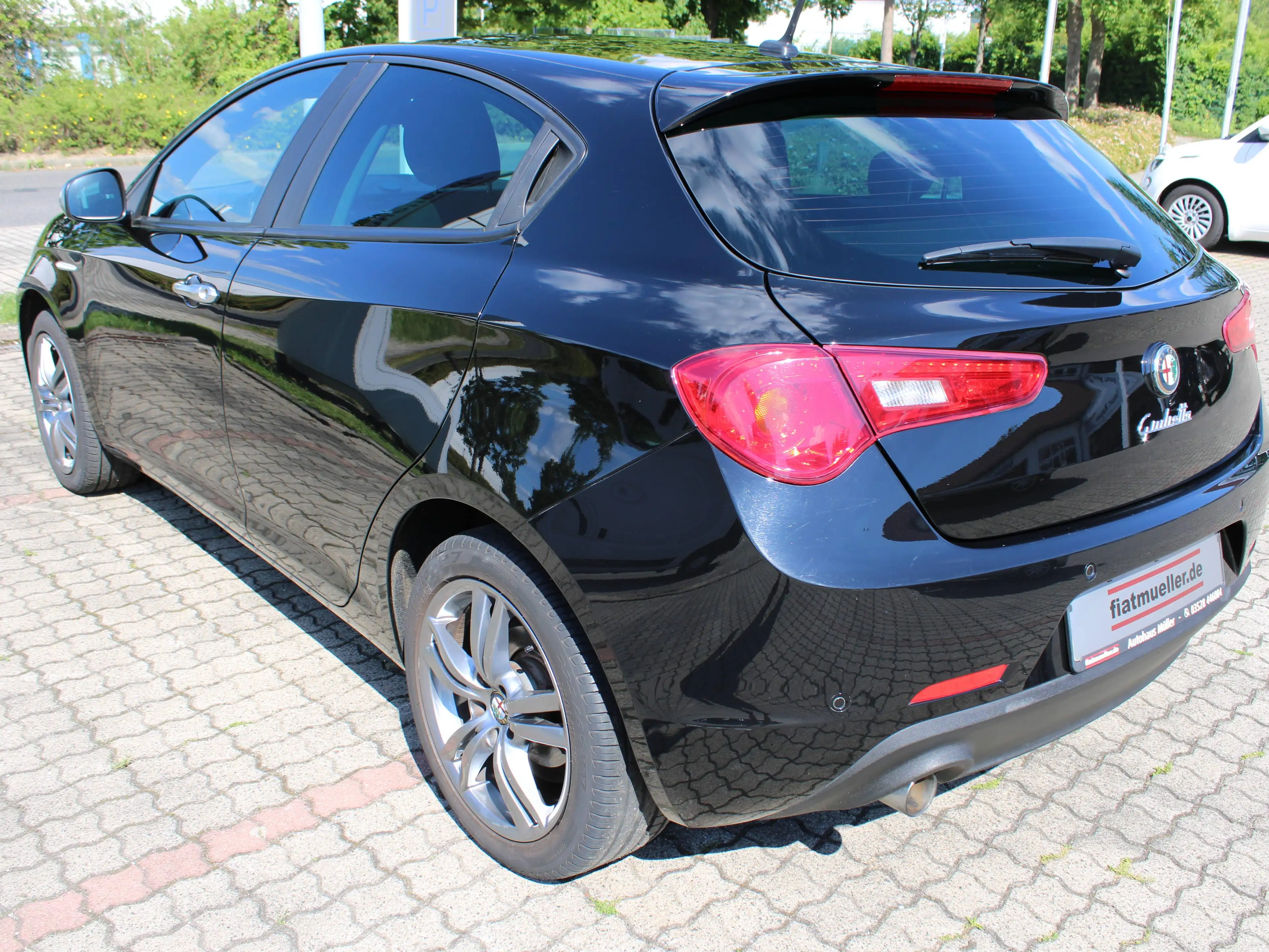Alfa Romeo Giulietta Klima, LM-Räder, Bluetooth, USB, Parksensoren, ZV mit Funk — photo 2