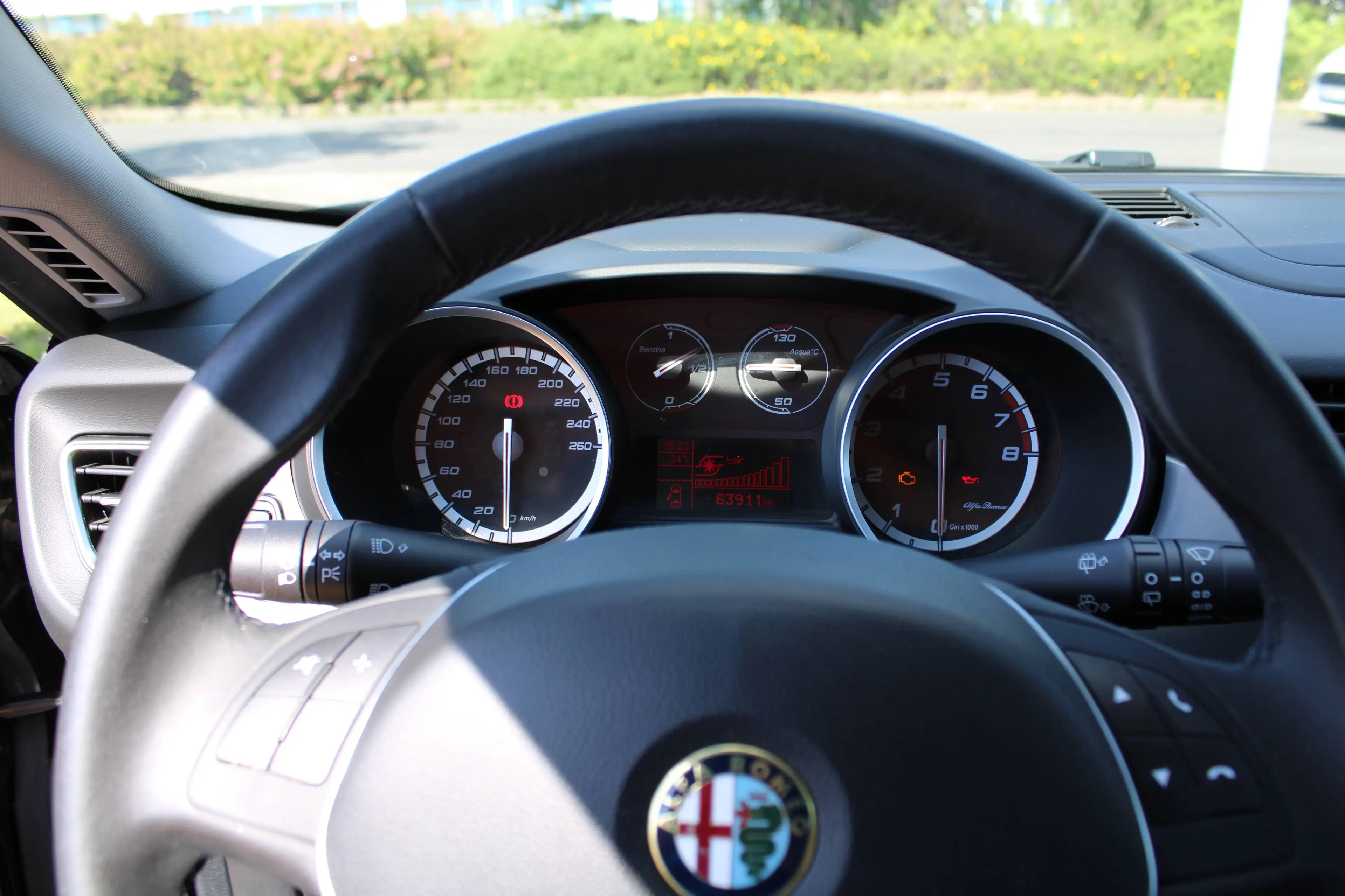 Alfa Romeo Giulietta Klima, LM-Räder, Bluetooth, USB, Parksensoren, ZV mit Funk — photo 11