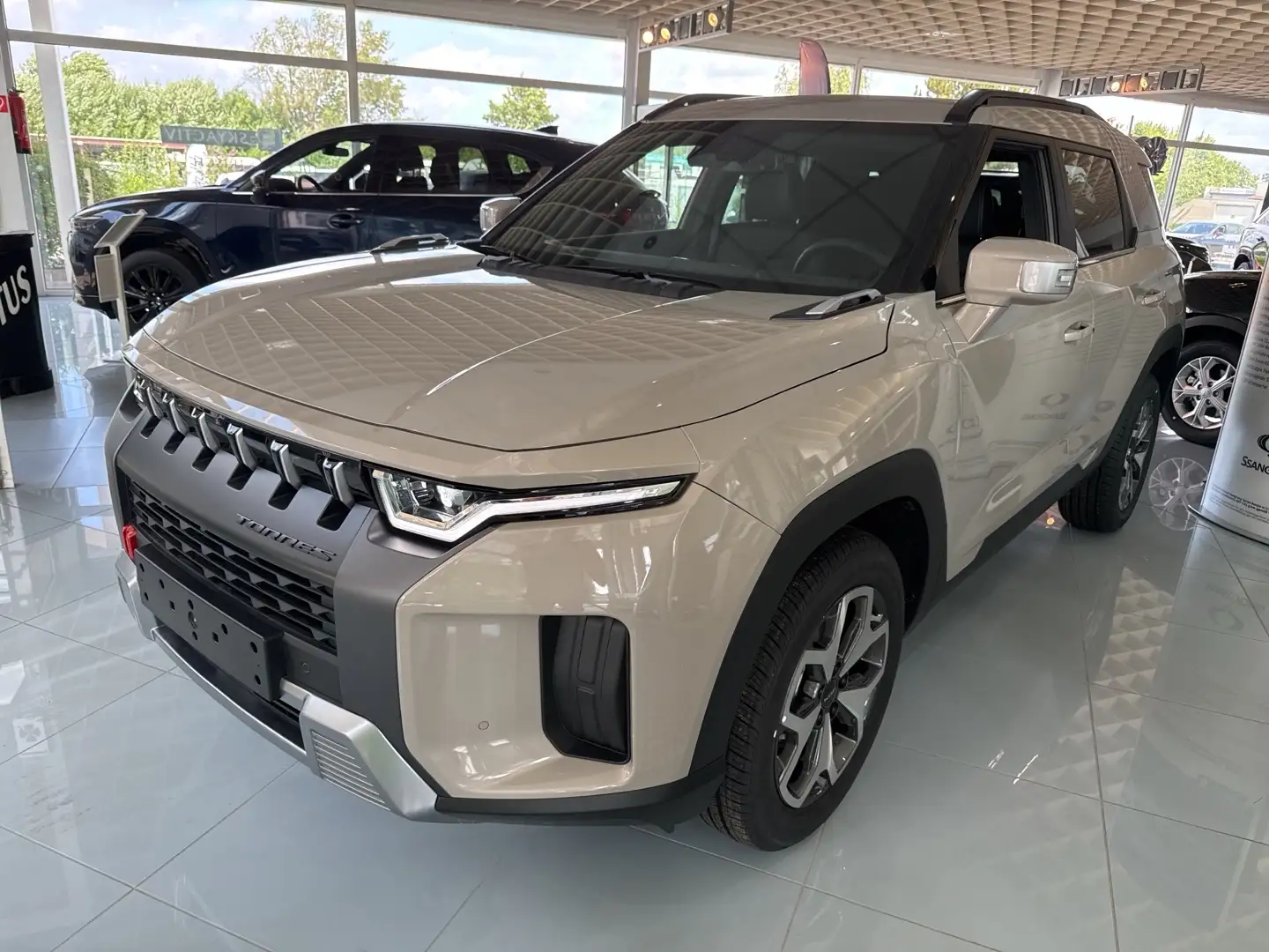 KGM Torres 1.5 GDI Turbo Benzin AT 2WD Nomad Бежевый - 1