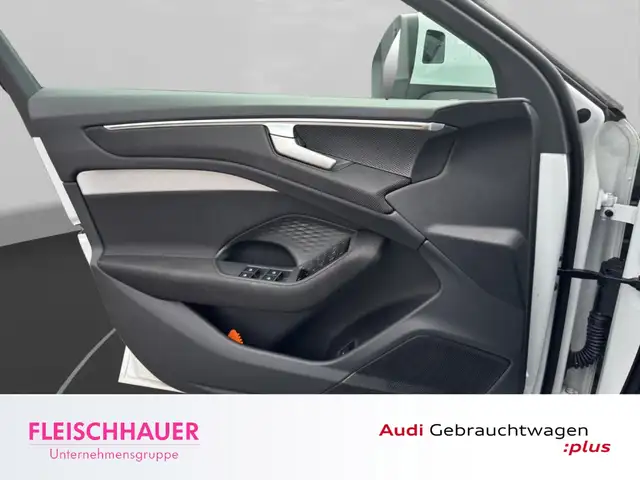 Audi A6 view 13