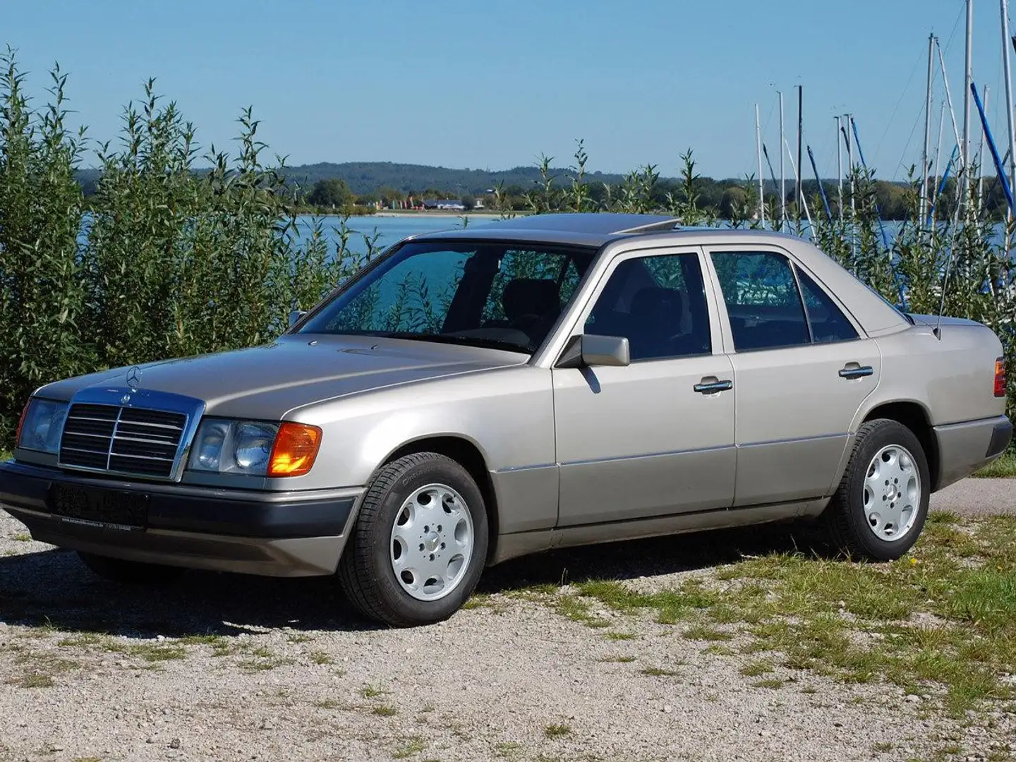 Mercedes-Benz E 230 E-Klasse Argent - 1