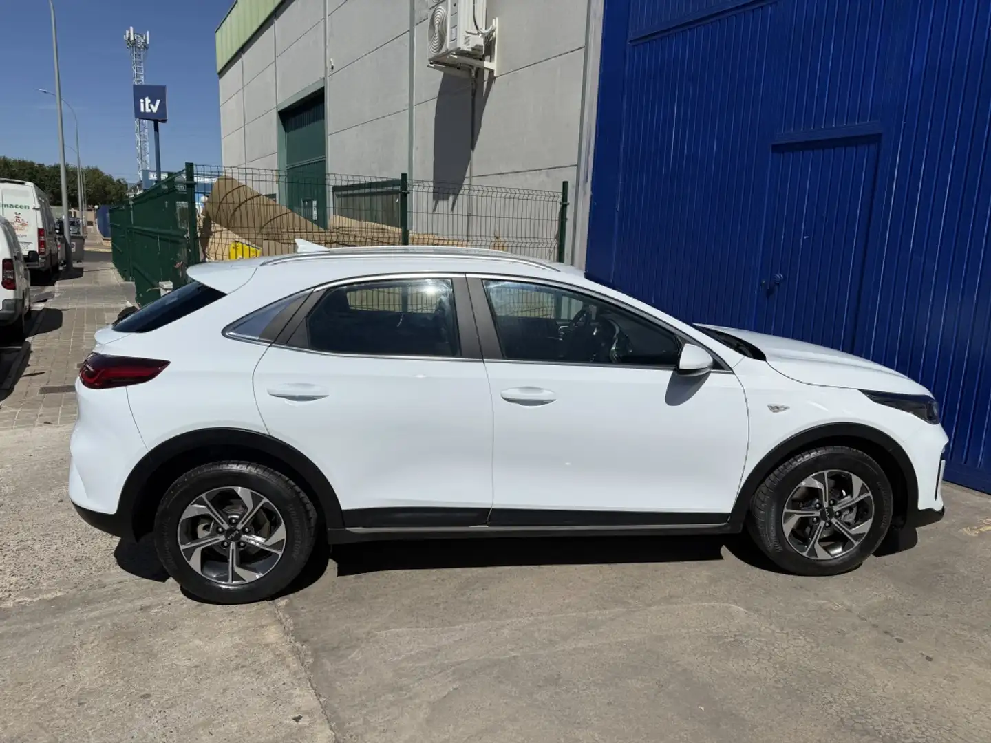Kia XCeed 1.6 MHEV iMT Drive 136 Blanco - 2