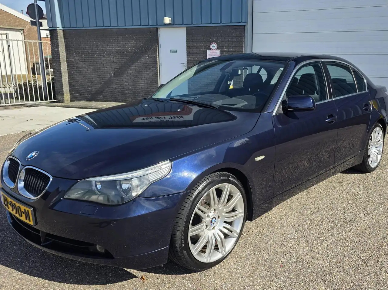 BMW 525