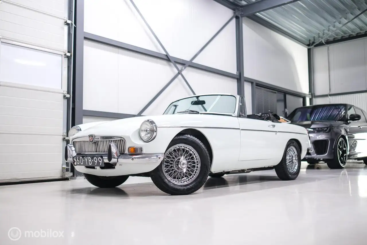 MG B 1.8 Roadster Overdrive 1973 | spaakwielen | stal, foto 1