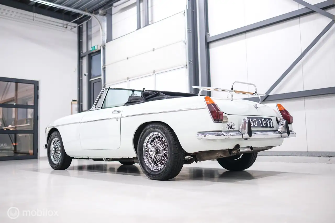 MG B 1.8 Roadster Overdrive 1973 | spaakwielen | stal, foto 5