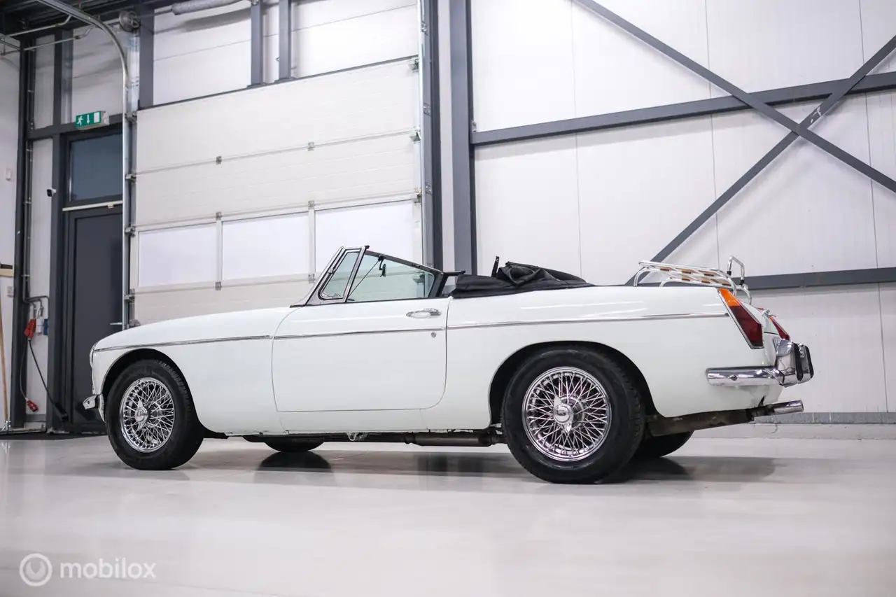 MG B 1.8 Roadster Overdrive 1973 | spaakwielen | stal, foto 3