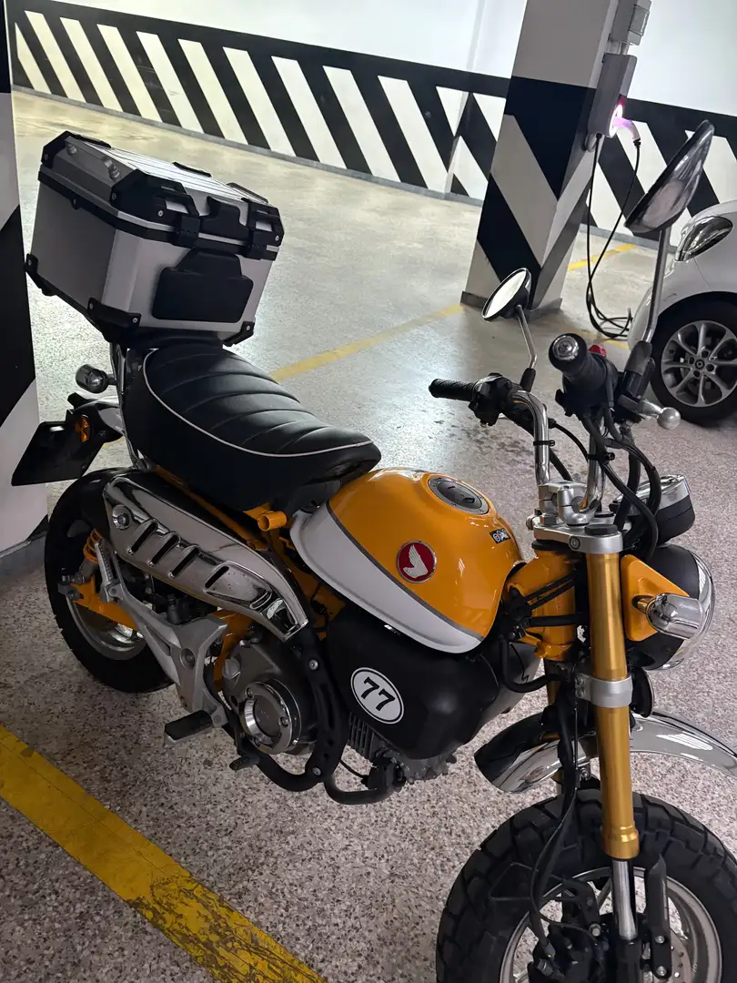 Honda Monkey 125 Amarillo - 1