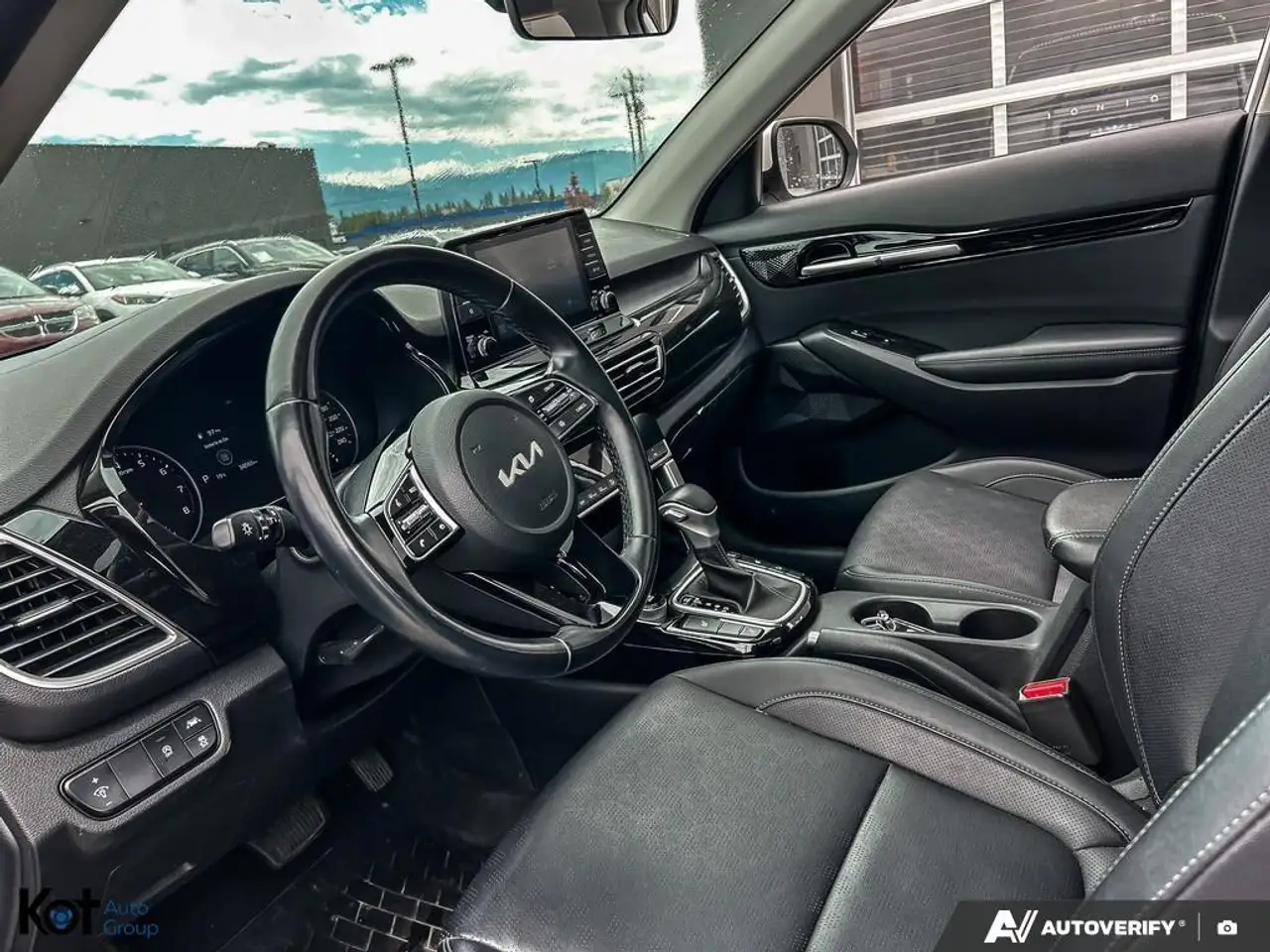 Kia Seltos снимка Kia Seltos