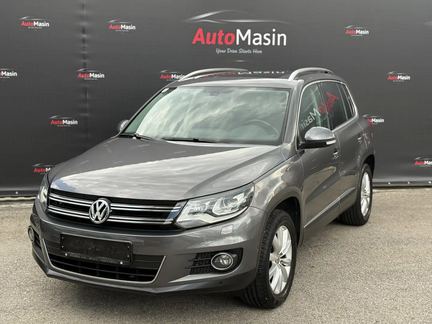 Volkswagen Tiguan 2,0 TDI Sky BMT DPF // ERSTBESITZ //PANORAMADACH// Grau - 1