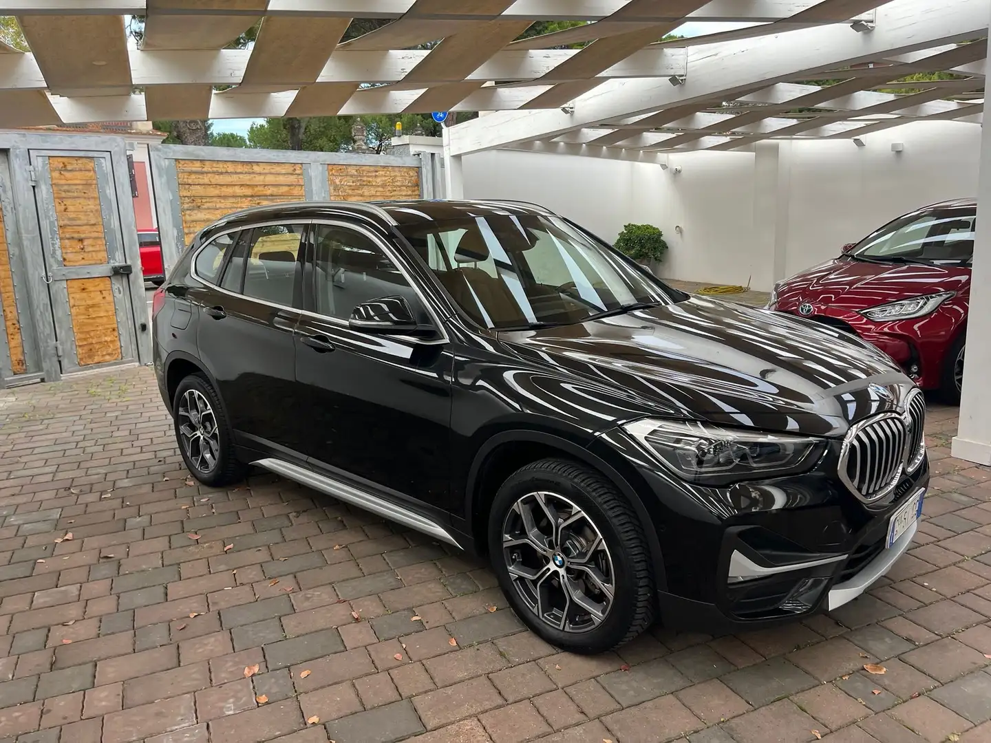 BMW X1 X1 F48 2019 sdrive18d xLine Plus auto Zwart - 2