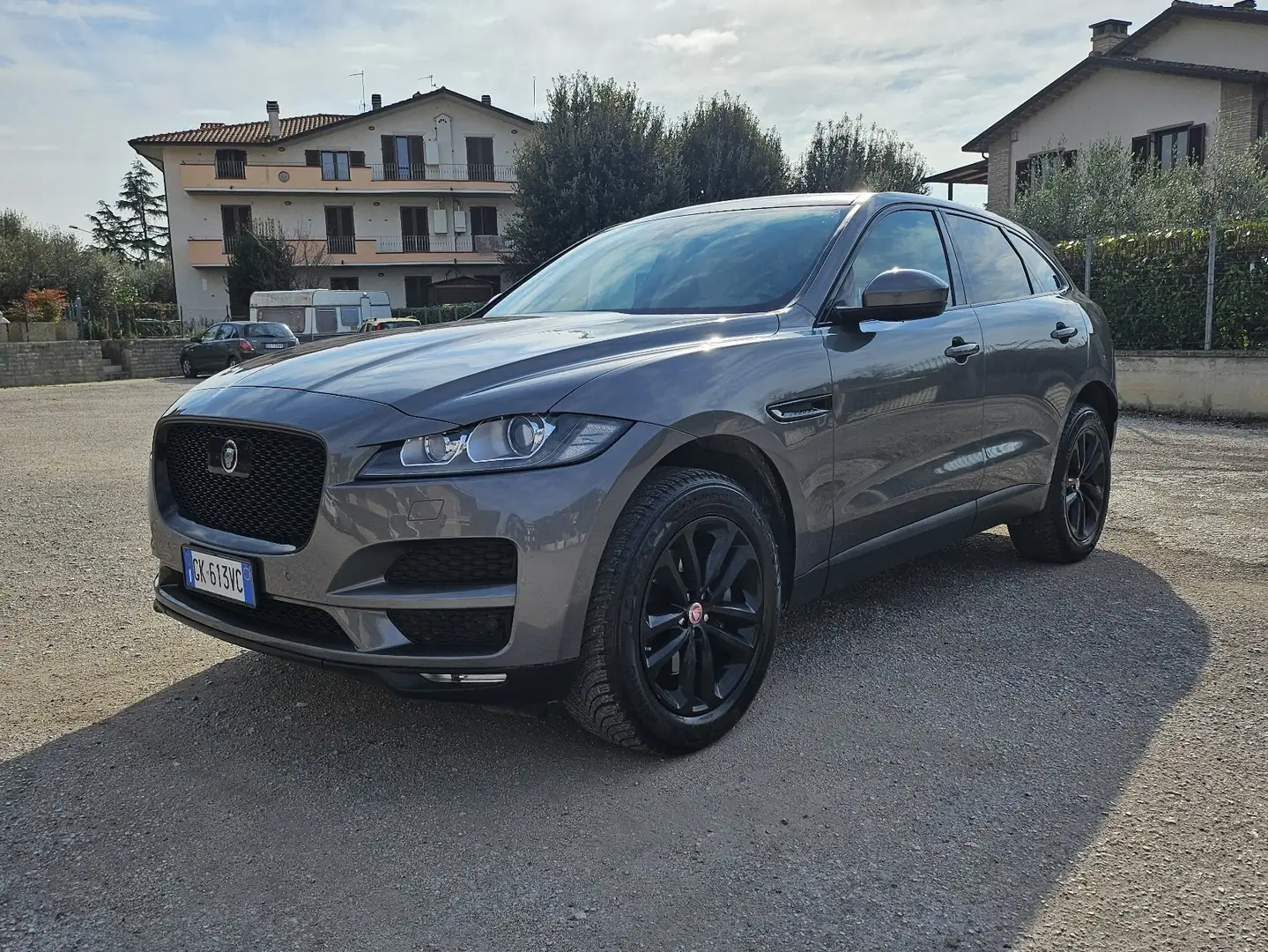 Jaguar F-Pace 2.0d i4 Portfolio awd 180cv auto my18 Grijs - 2