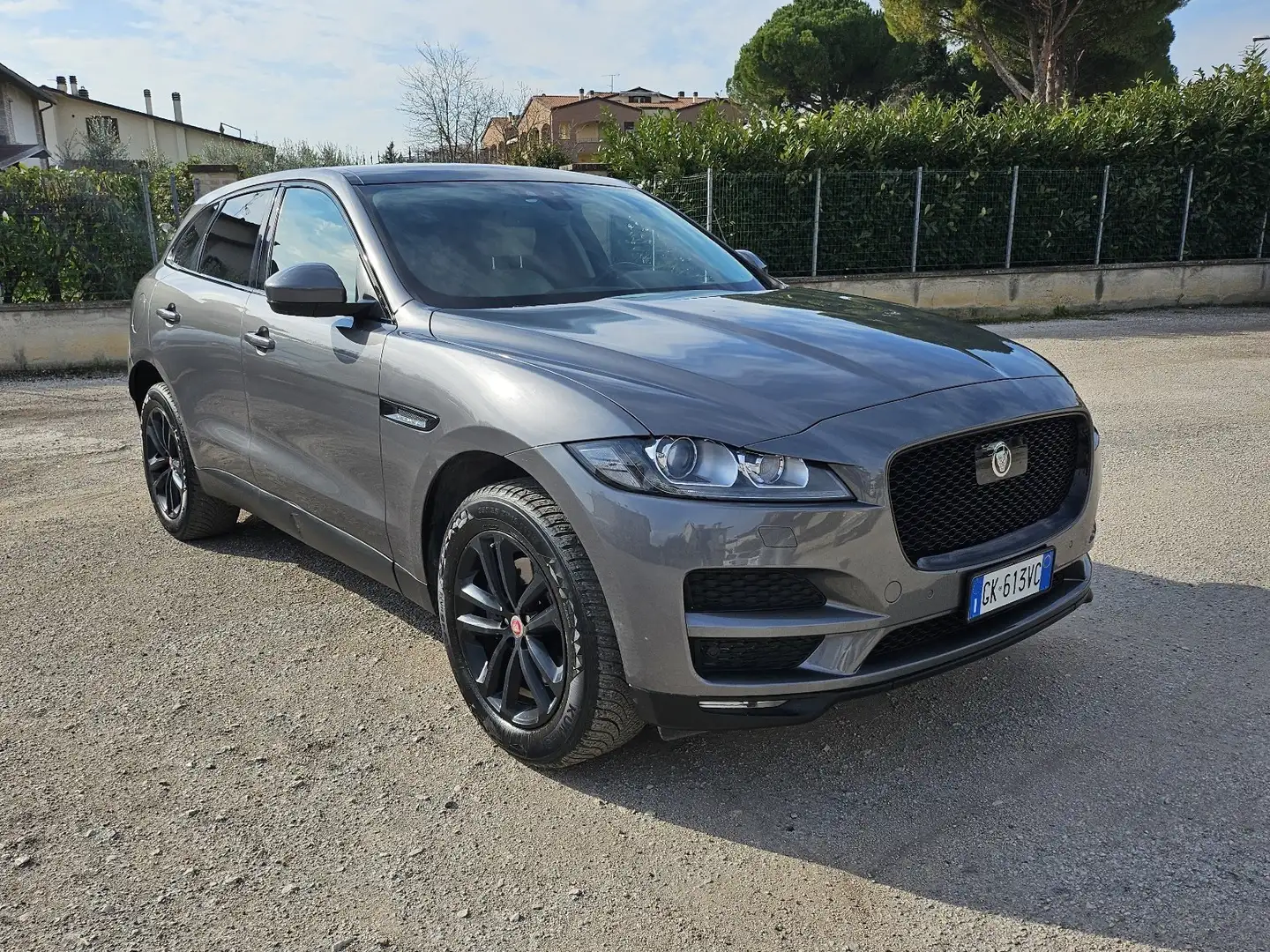Jaguar F-Pace 2.0d i4 Portfolio awd 180cv auto my18 Grijs - 1