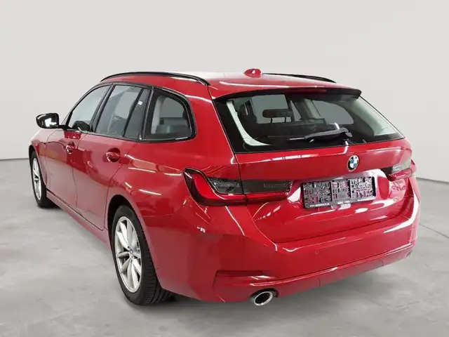 BMW 3 Series view 5