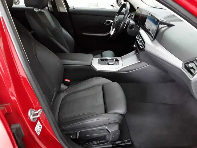 BMW 3 Series view 8