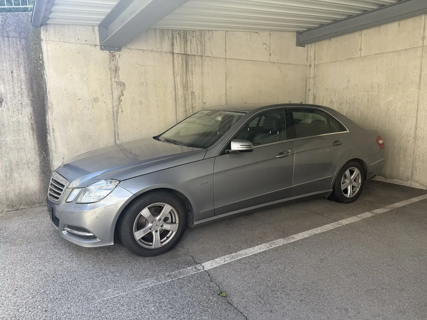 Mercedes-Benz E 200 E 200 A-Edition BlueEfficiency CDI Aut. A-Edition Silber - 1