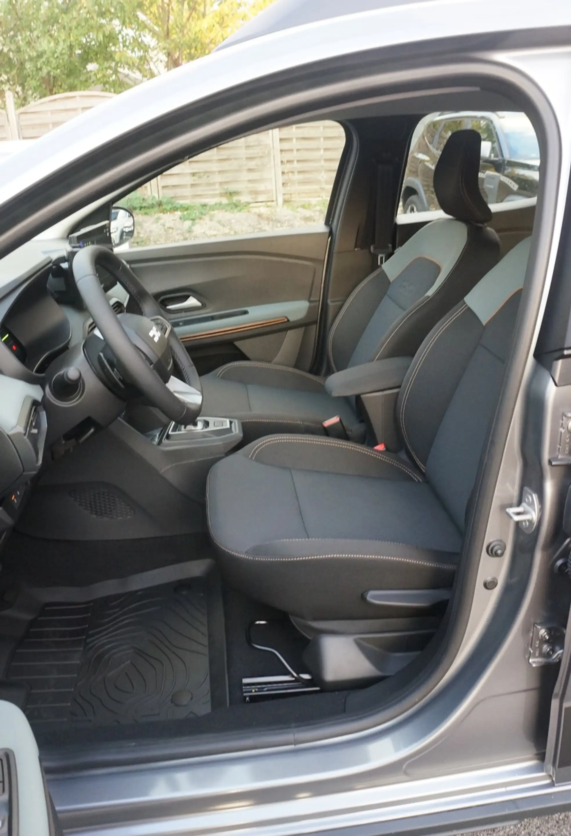 Dacia Sandero Stepway 3 AUTOMATIK G-120 Extreme+; Driving Paket; — photo 23
