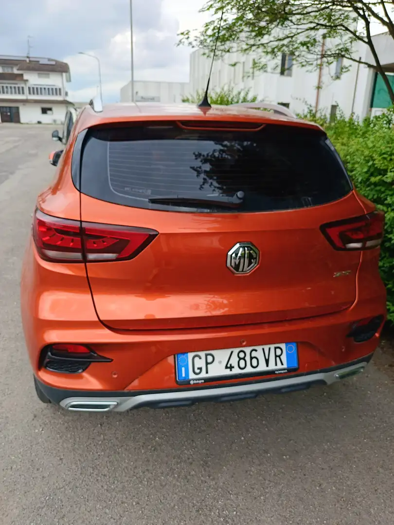 MG ZS ZS 2021 1.5 Comfort Arancione - 2