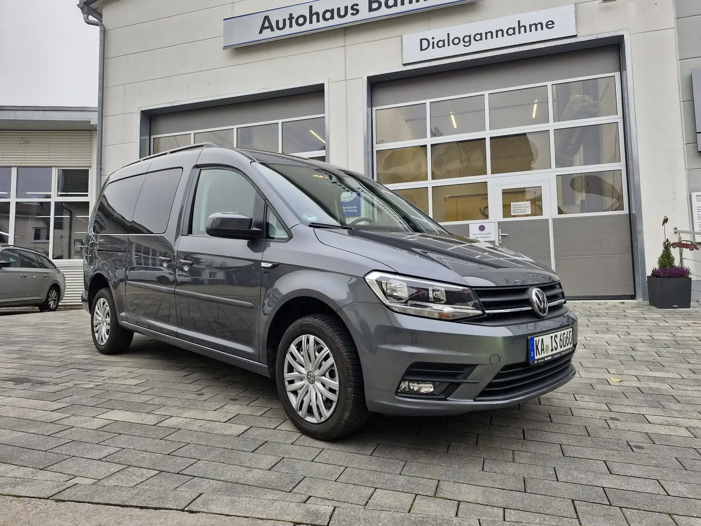 Volkswagen Caddy Maxi Trendline BMT AHK, Sehr gepflegt Grau - 1