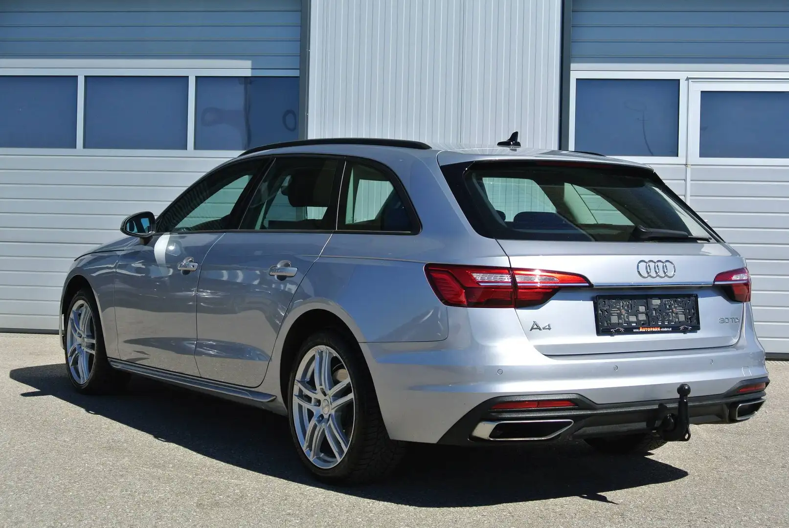 Audi A4 Avant 30 TDIS-tronic *  MASSAGE ** AHK * PDC * NAVI * SHZ Silber - 2
