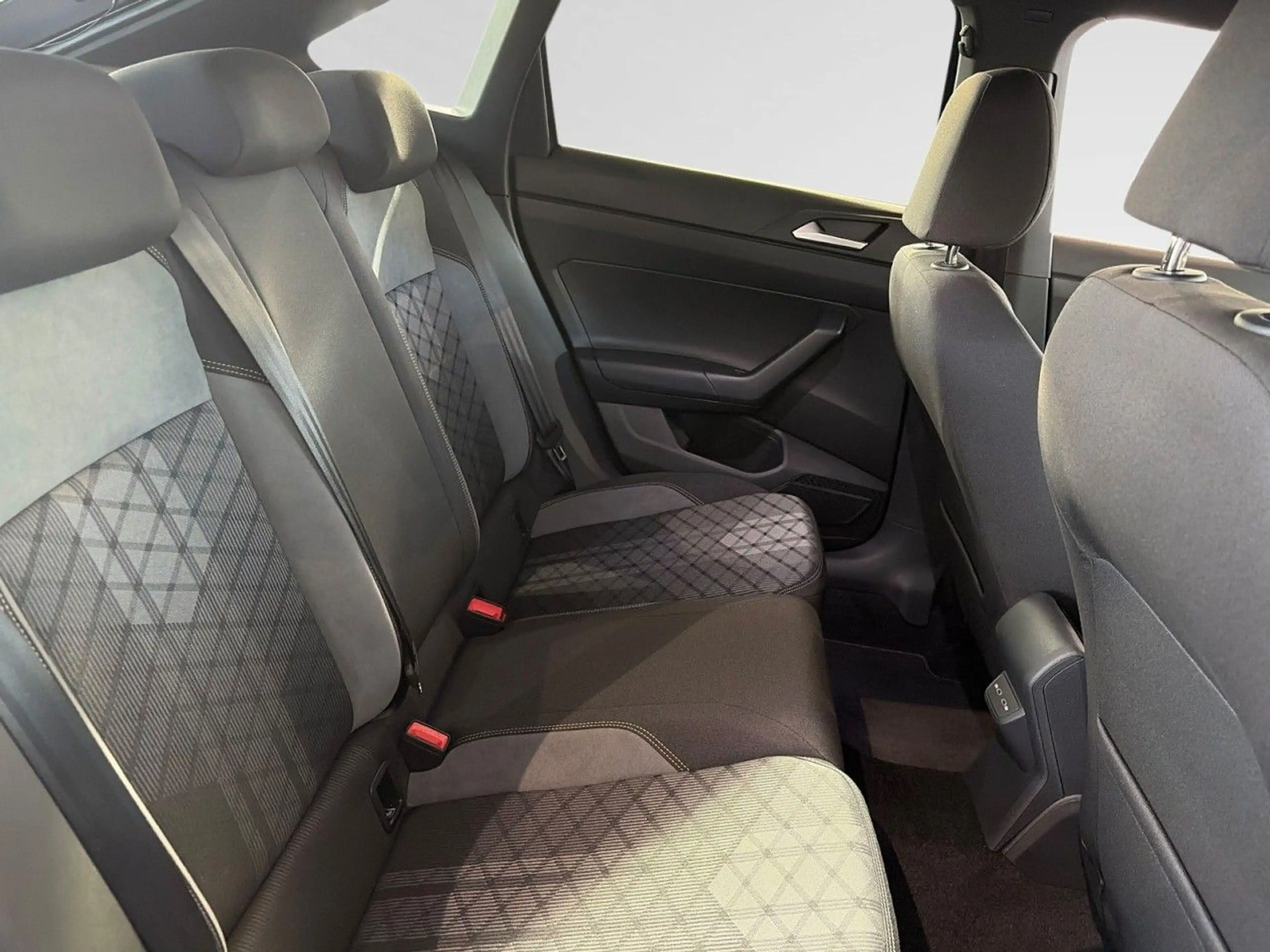 Volkswagen Taigo R-Line 1,5 l TSI DSG — photo 9