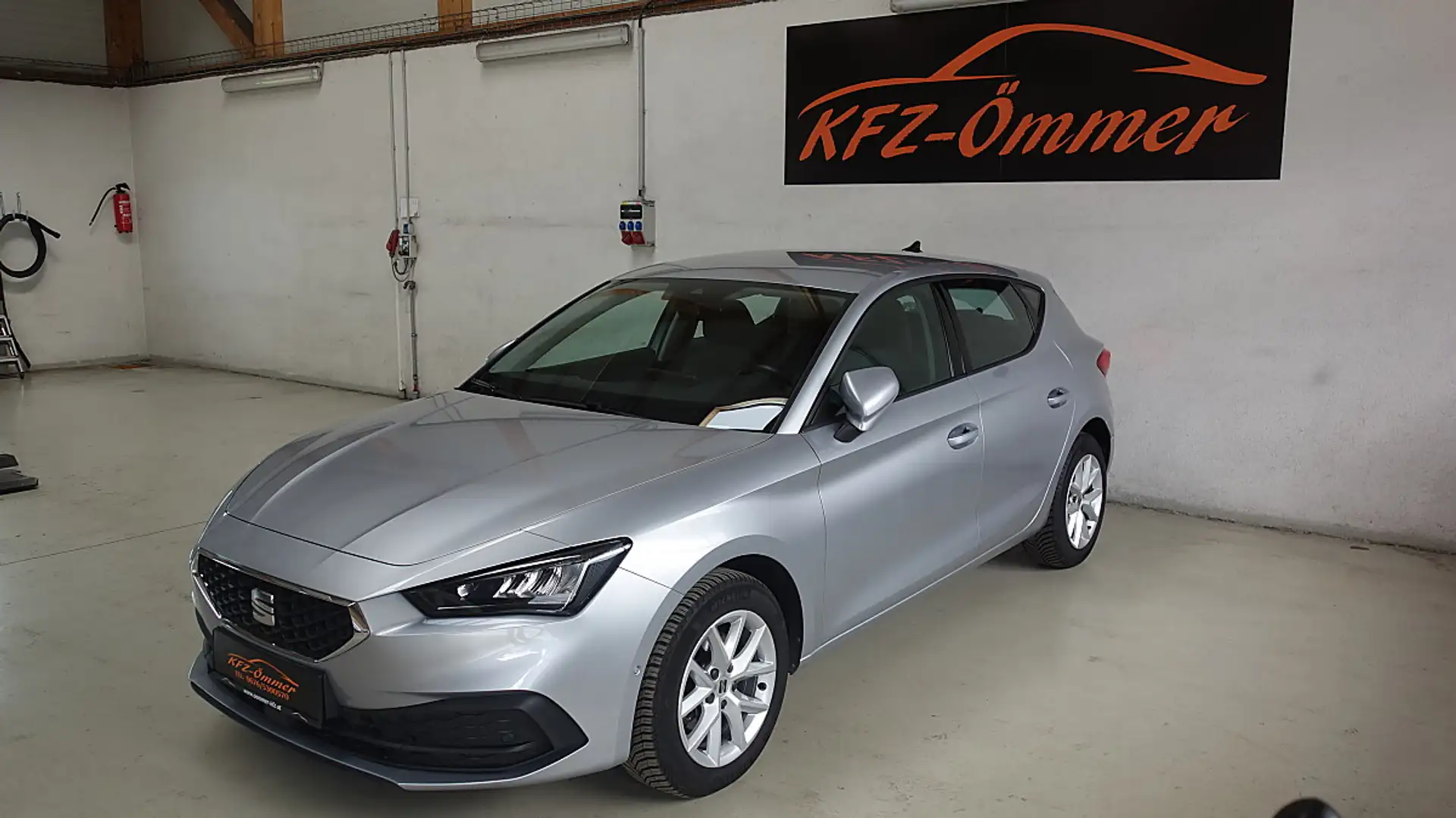 SEAT Leon 2,0 TDI Style, Virtual,Radar,Kamera,Navi Silber - 1