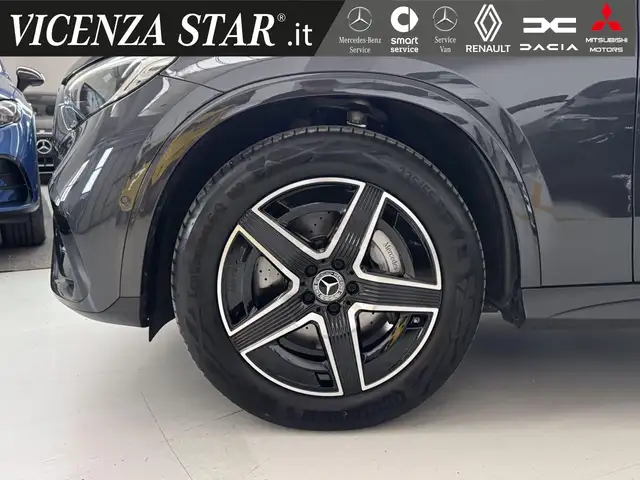 Mercedes-Benz GLC view 4