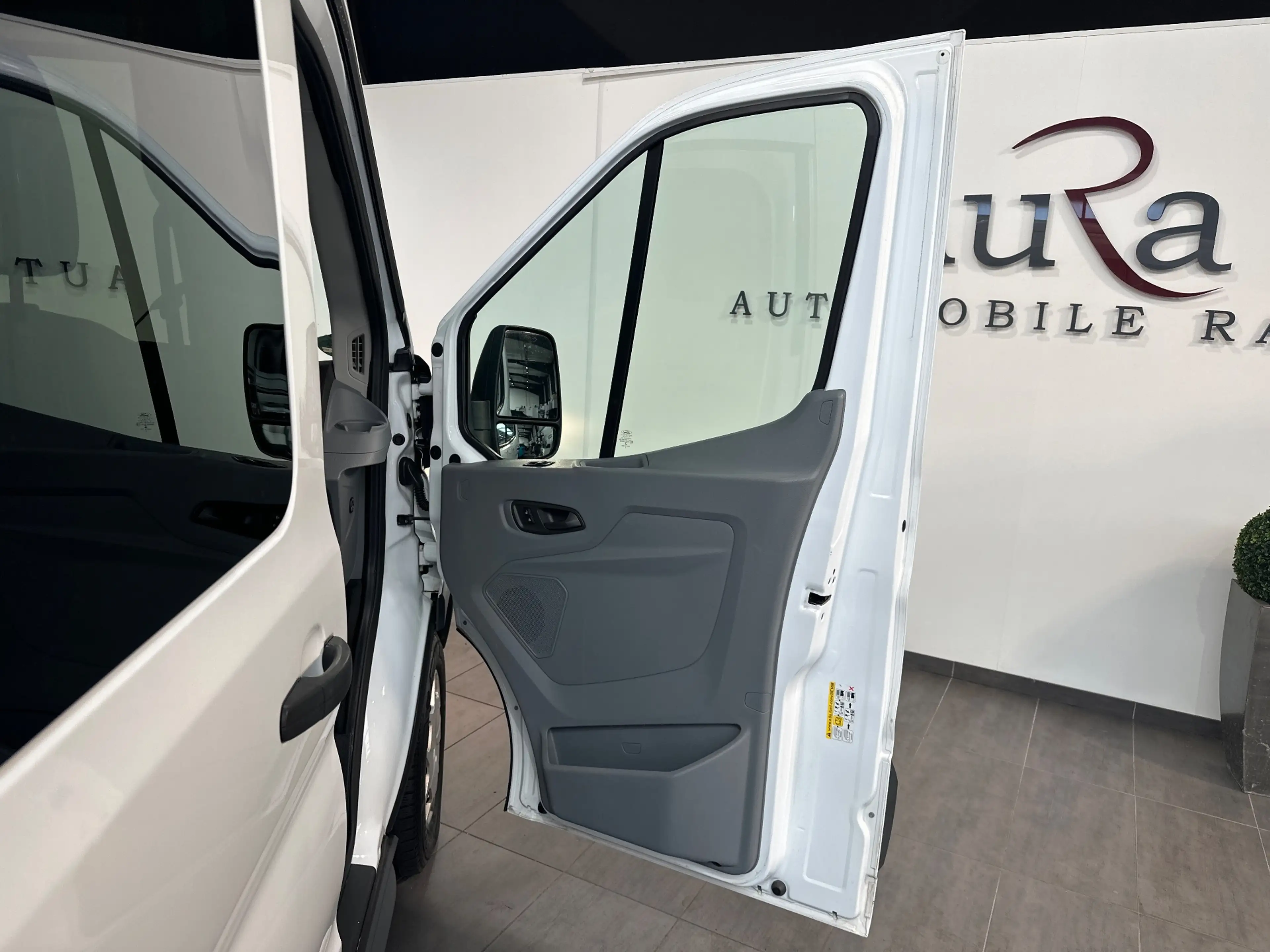 Ford Transit 310 L3H2 2.0 TDCi Trend 9-Sitzer STDHZG+KAM+2HD — photo 7