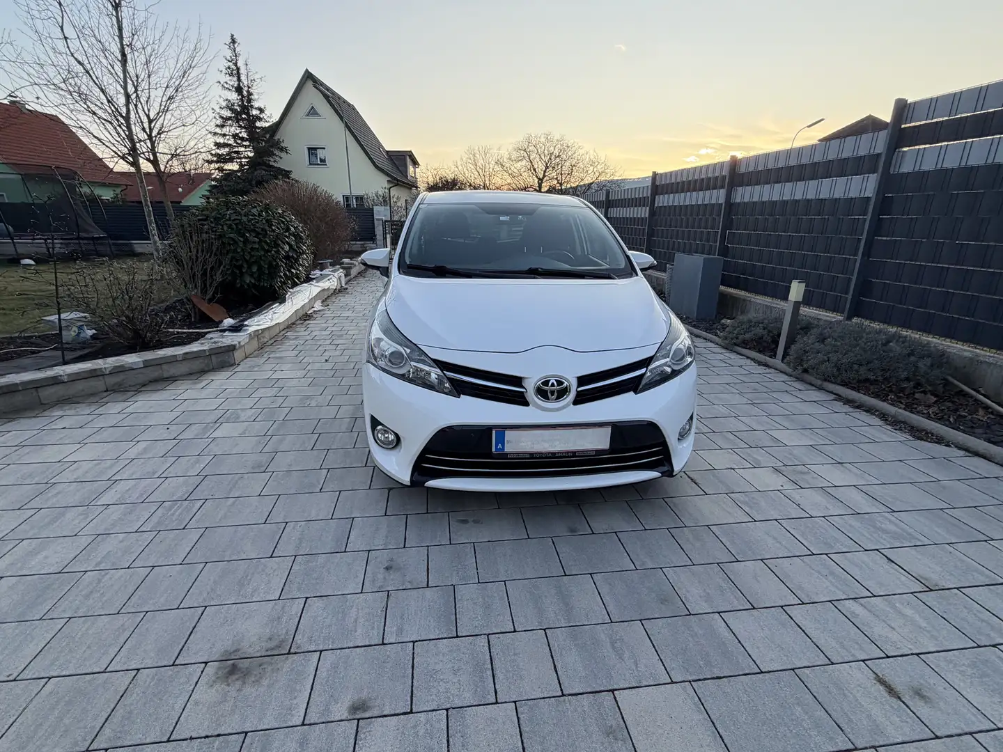 Toyota Verso Verso 2,0 D-4D 125 High DPF High Weiß - 2
