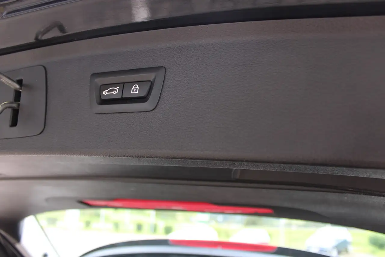 BMW 220 i Advantage Autom AHK NAV PDC SH 9
