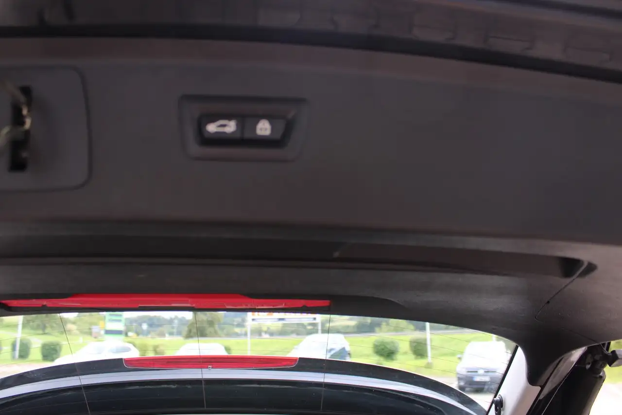BMW 220 i Advantage Autom AHK NAV PDC SH 8