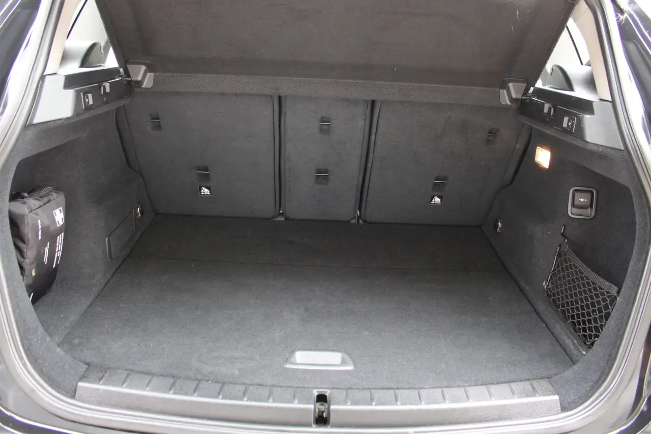 BMW 220 i Advantage Autom AHK NAV PDC SH 7