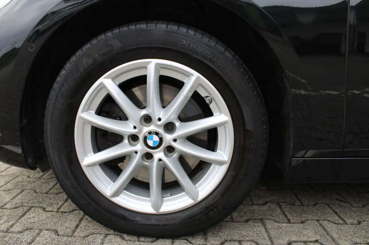 BMW 220 i Advantage Autom AHK NAV PDC SH 3