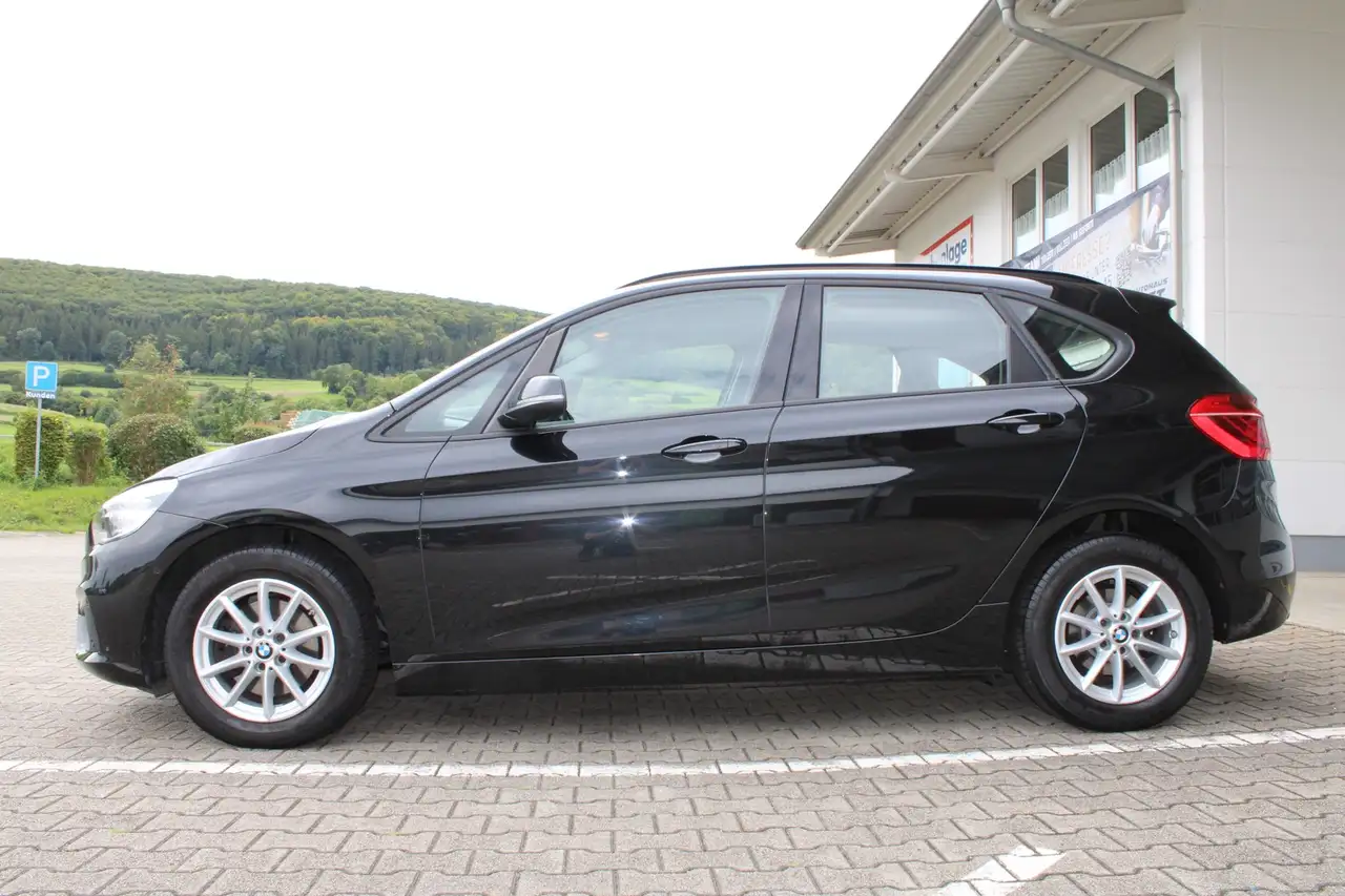 BMW 220 i Advantage Autom AHK NAV PDC SH 2