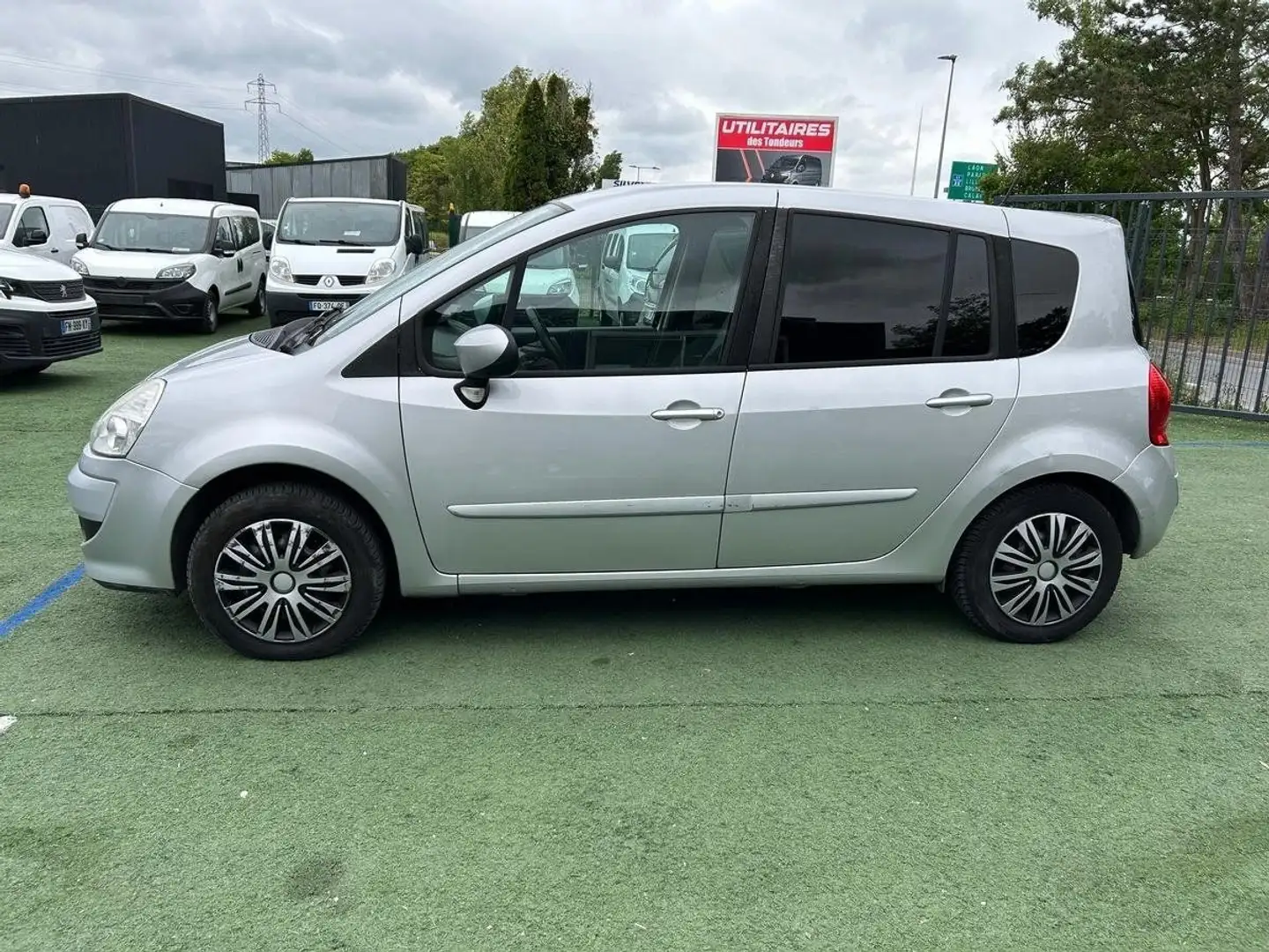 Renault Modus Grand 1,5 DCi 85ch Dynamique Gris - 2