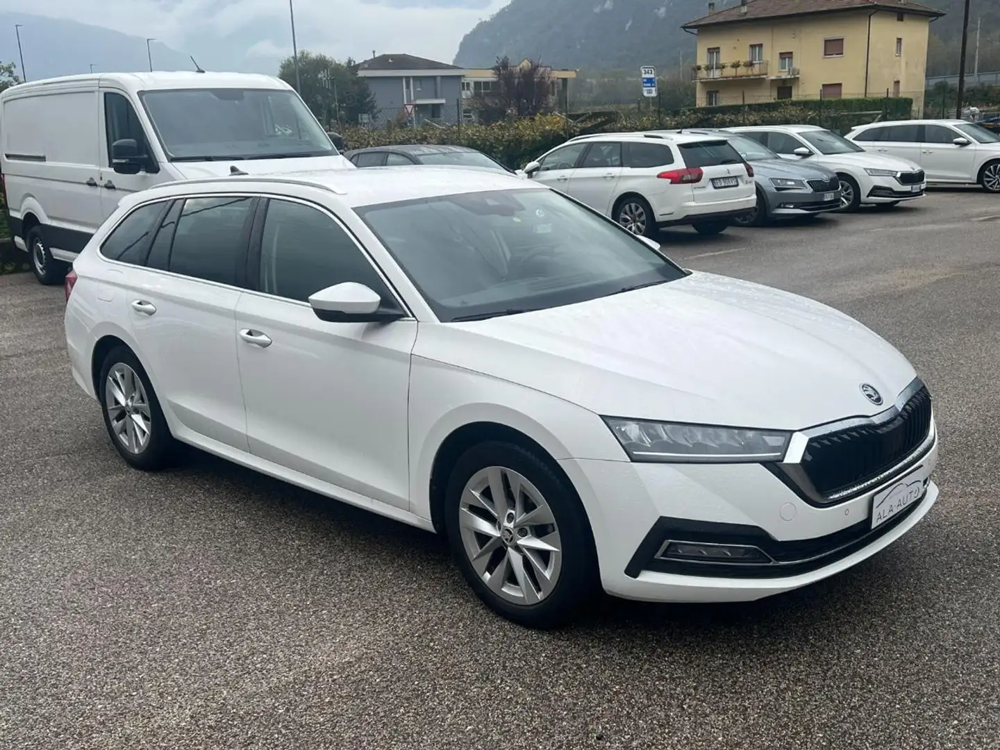 Skoda Octavia 2.0 TDI EVO SCR 150 CV DSG Wagon Style Weiß - 2